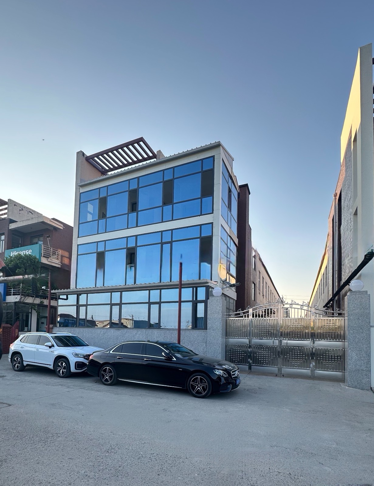 1749018086174592.jpg 1749018086174592.jpg